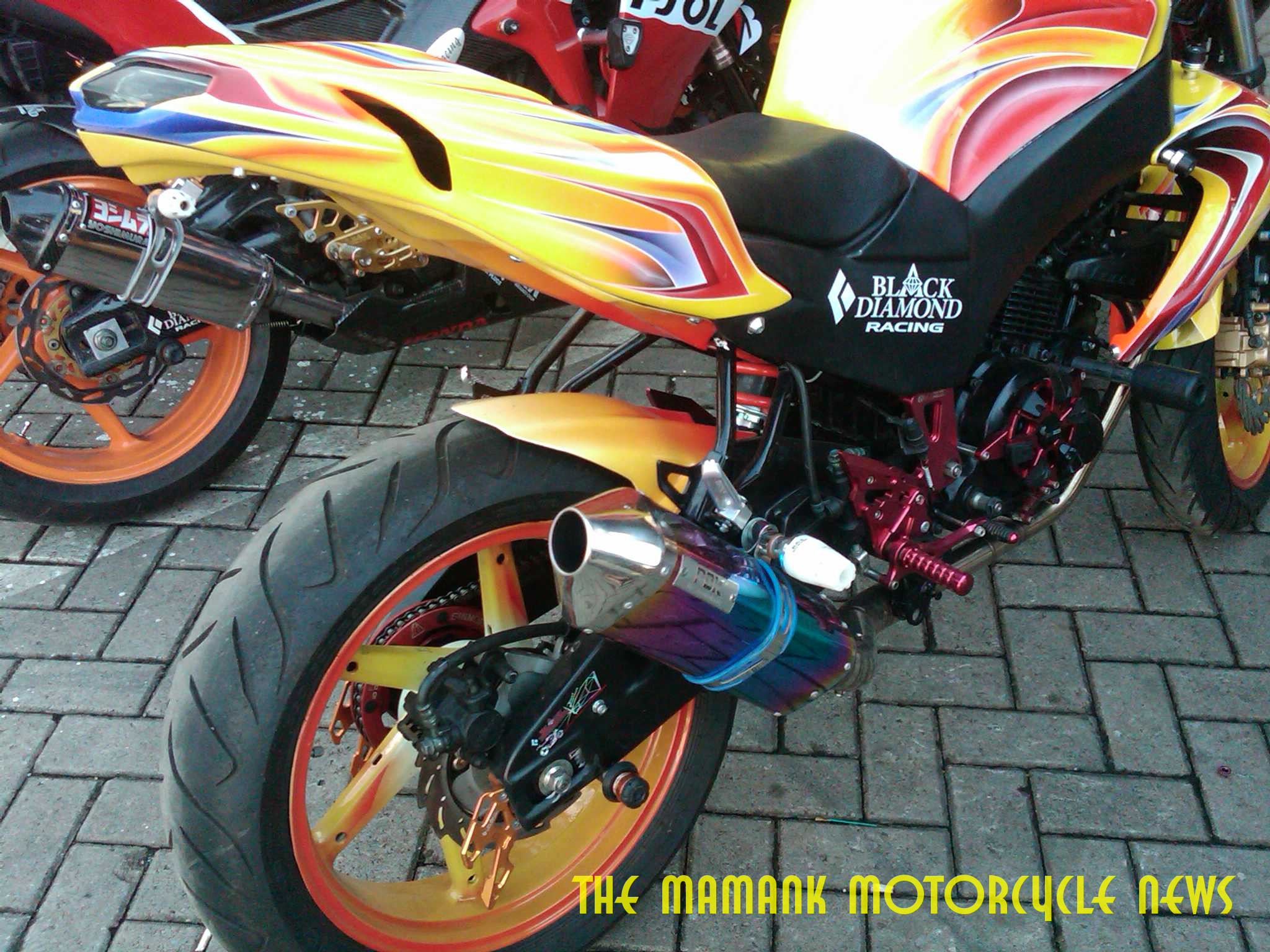 Koleksi Modifikasi New Vixion Ala Ducati Terlengkap Kampong Motor