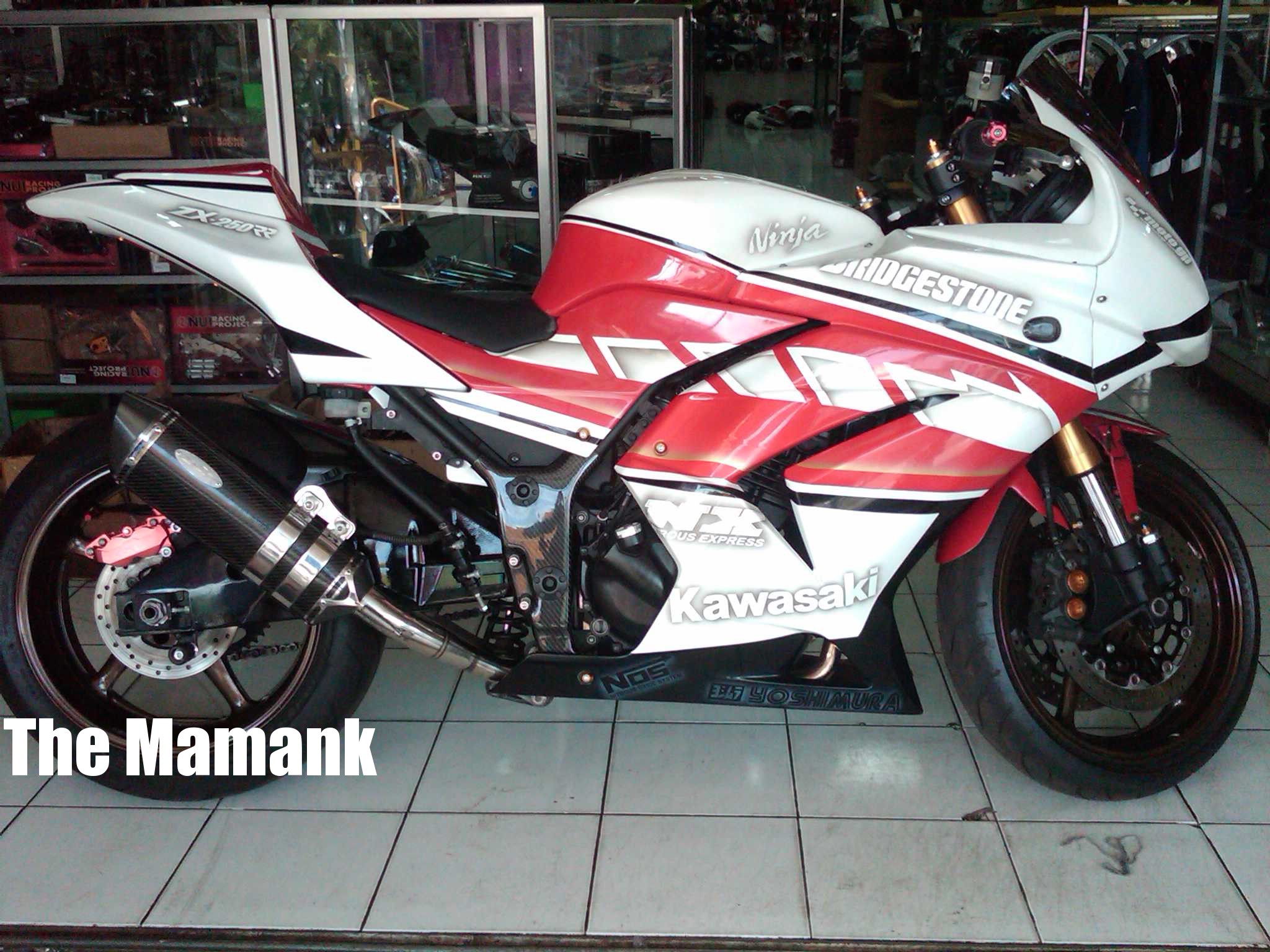 Modifikasi Ninja 250 Dengan Livery Yamaha Factory Racing The